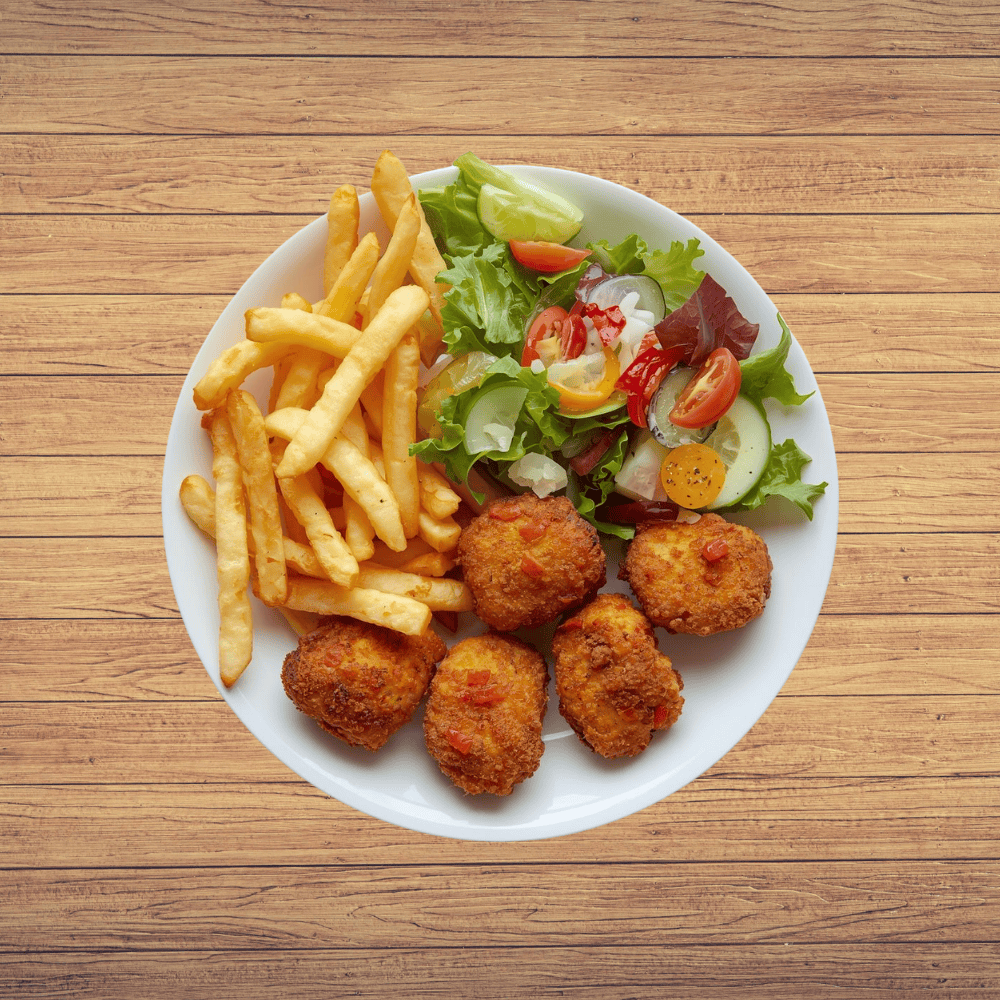 Pommes med kylling nuggets